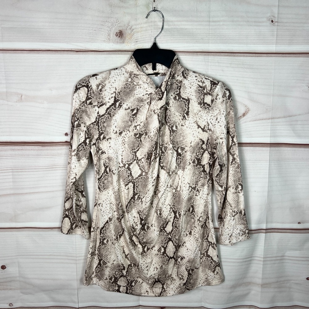 Elie Tahari Top Womens XS Beige Snakskin Print Blouse Twist Neck Knit 3/4 Sleeve